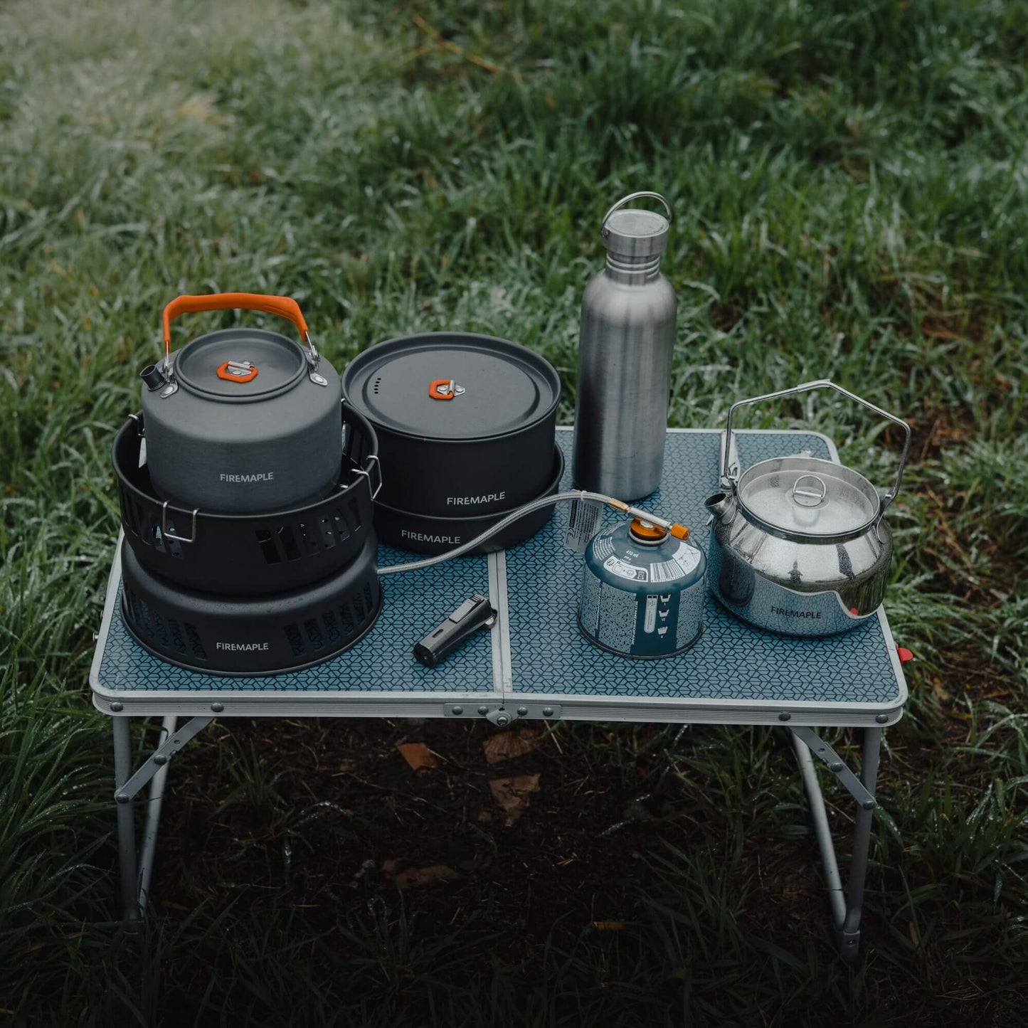 Ensemble de cuisson avec réchaud à gaz