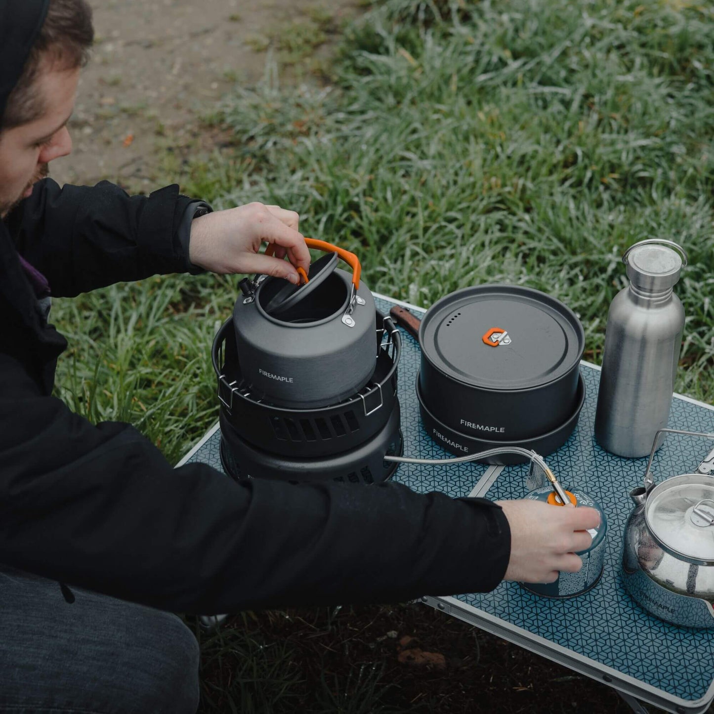 Ensemble de cuisson avec réchaud à gaz