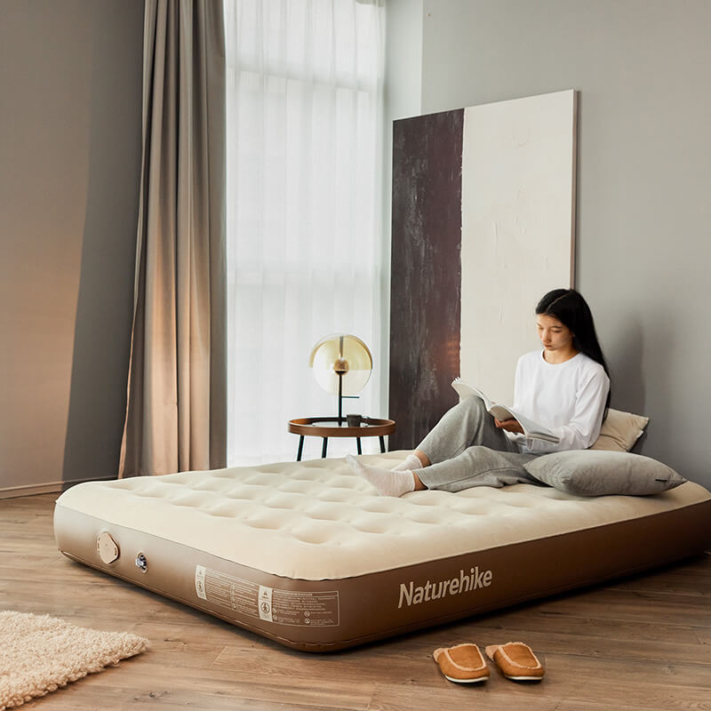 Matelas gonflable avec pompe intégrée C25